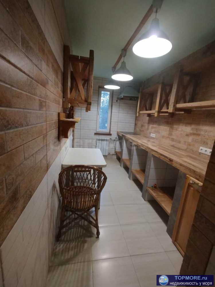 Продаётся просторная 4-комнатная квартира на первом этаже с двумя большими балконами, один из которых оборудован...