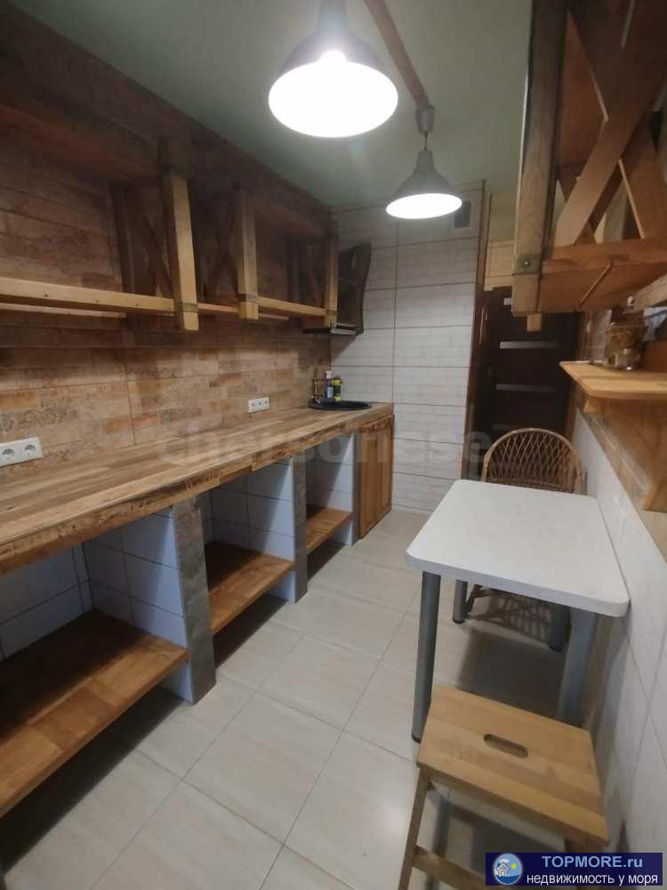 Продаётся просторная 4-комнатная квартира на первом этаже с двумя большими балконами, один из которых оборудован... - 1