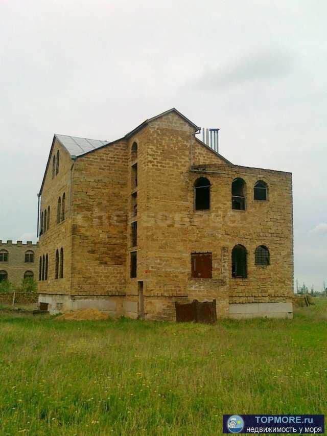 Продажа трехэтажного дома. Площадь дома 640 кв метров на 10 сотках земли.  Дом введен в эксплуатацию, свет 15 кВт,...