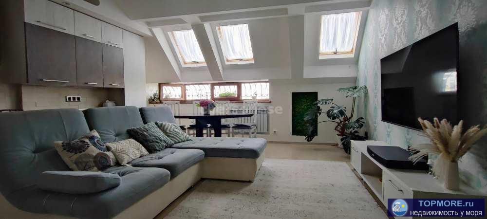 Просторная трехкомнатная, двухуровневая  квартира площадью 89.4 м² находится на шестом этаже кирпичного дома 2009...