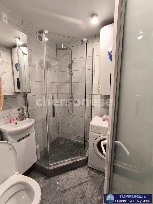    Общая информация  Однокомнатная квартира площадью 33 м² на третьем этаже трёхэтажного панельного дома. Планировка:... - 2