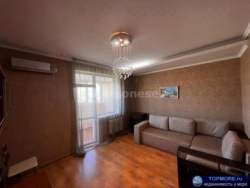 В продаже просторная и стильная однокомнатная квартира .  В квартире установлено АГВ (Автономное отопление)  Кваpтирa...