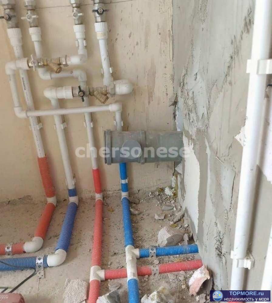 В продаже двухкомнатная квартира общей площадью 55 м².   	 	Планировка включает две изолированные комнаты, жилую зону... - 2