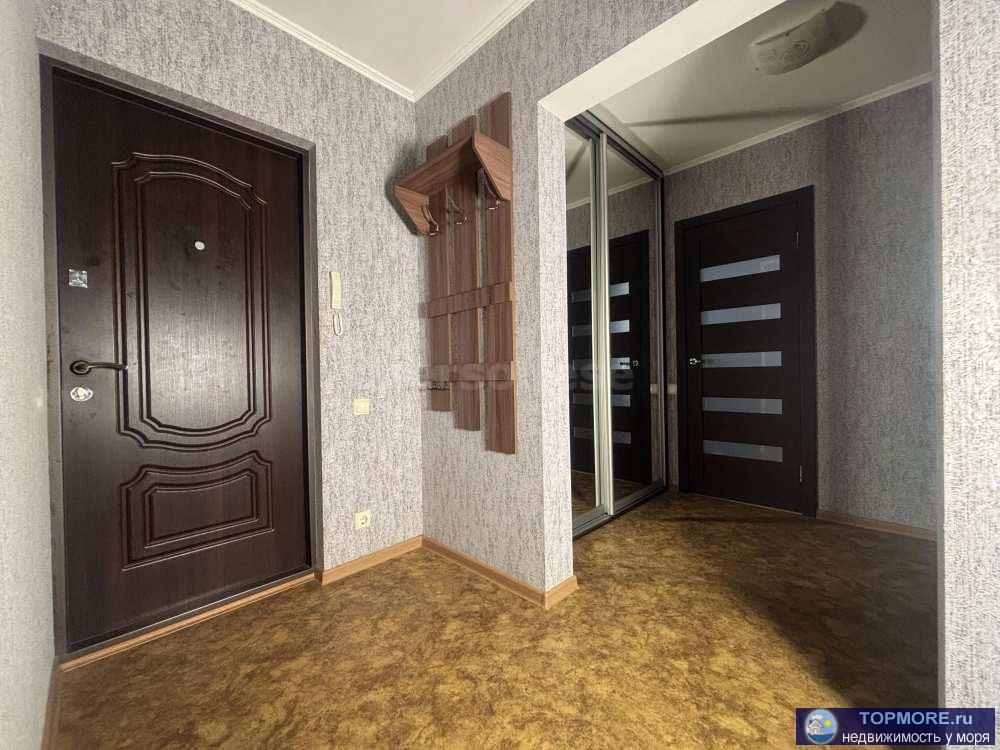 Сдаётся длительно.  Просторная квартира с хорошим ремонтом.  На четвертом этаже в середине дома.  Классная планировка...