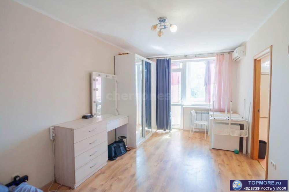  В продаже уютная и светлая 1‑комнатная квартира в классической хрущёвке на 5/5 этаже.  Общая площадь 33 м²,  Окна...