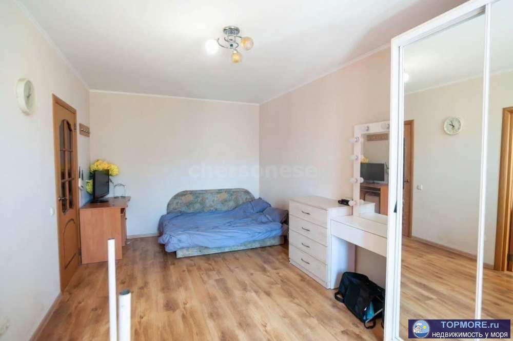  В продаже уютная и светлая 1‑комнатная квартира в классической хрущёвке на 5/5 этаже.  Общая площадь 33 м²,  Окна... - 1