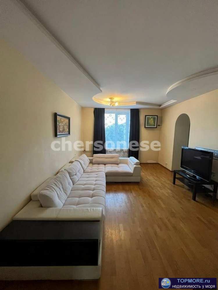 Престижная трехкомнатная квартира  с простopной кухнeй. Очень удобная планировка. Сделан капитальный ремонт с заменой...