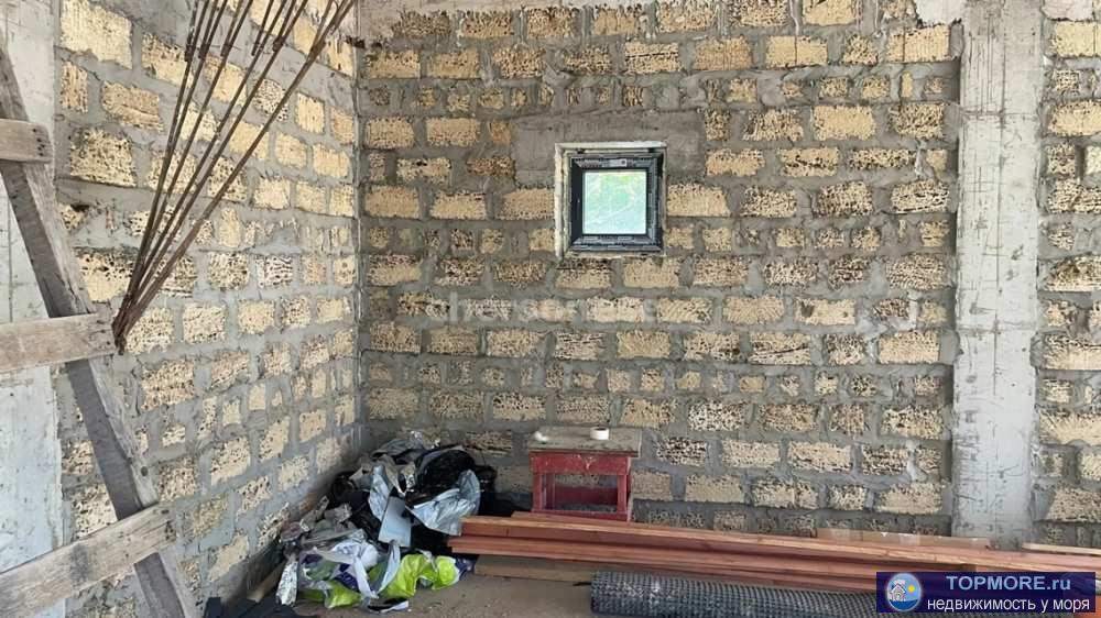 О доме  Продается двухэтажный дом из ракушки площадью 100 м². Планировка удобна для семьи: капитальные стены из... - 2