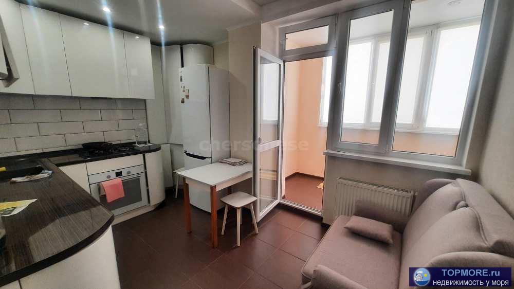 В продаже отличная видовая квартира у самого синего моря.  О квартире   Светлая 1‑комнатная квартира 36 м² на 8/10...