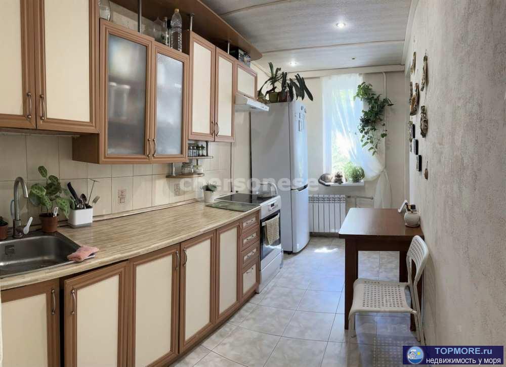 О квартире Светлая 4‑комнатная квартира на 1 этаже 9‑этажного дома  . Общая площадь 82,2 м², жилая 47,7 м², кухня 7,5...