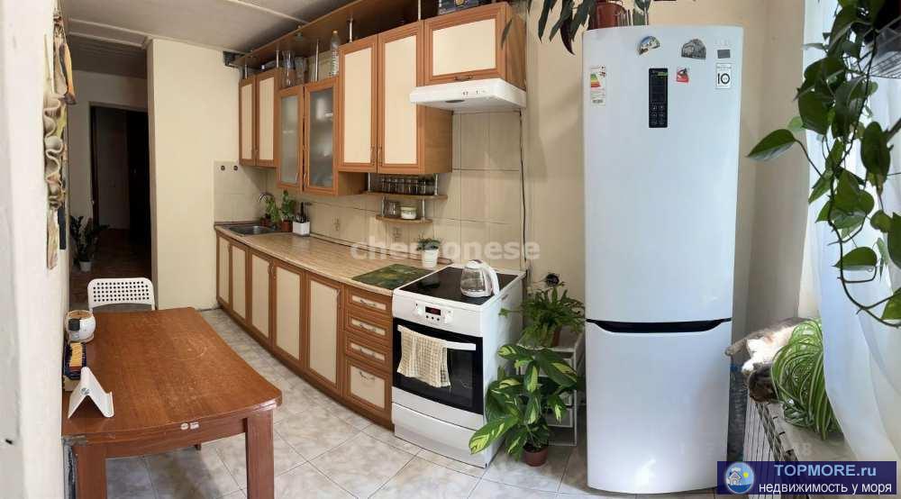 О квартире Светлая 4‑комнатная квартира на 1 этаже 9‑этажного дома  . Общая площадь 82,2 м², жилая 47,7 м², кухня 7,5... - 1