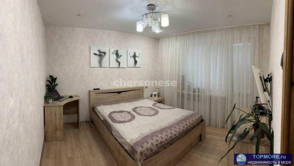 О квартире Светлая 4‑комнатная квартира на 1 этаже 9‑этажного дома  . Общая площадь 82,2 м², жилая 47,7 м², кухня 7,5... - 2