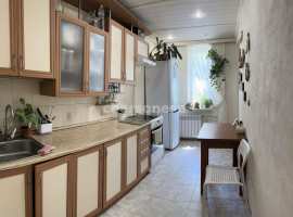 О квартире
Светлая 4‑комнатная квартира на 1 этаже 9‑этажного дома...