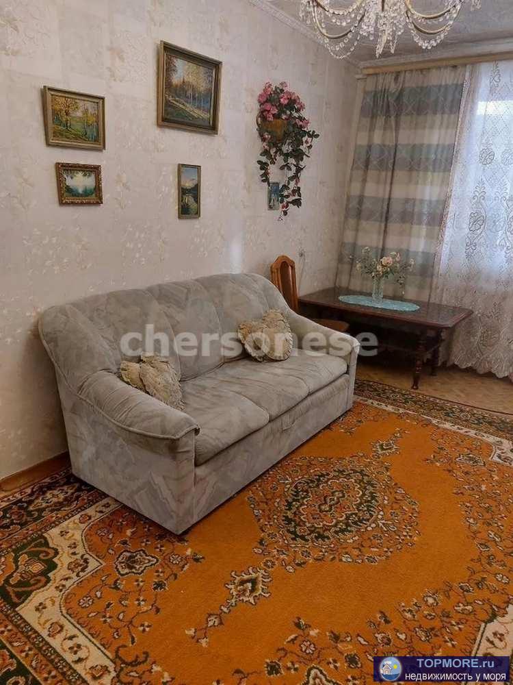 Продается двухкомнатная квартира на пятом этаже.  Прекрасное расположение, окна во двор, рядом остановка.  Квартира... - 2