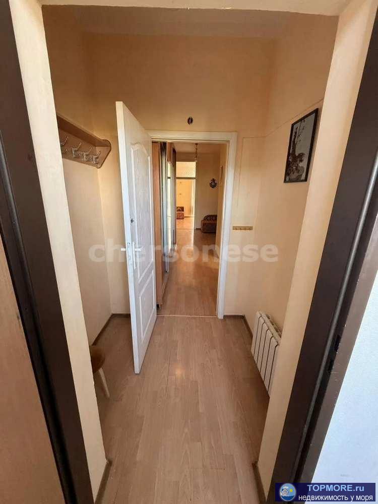 Описание Светлая 1‑комнатная квартира площадью 55 м² на 2/5 этаже дома 2001 года. Высокие потолки 3 м создают... - 1