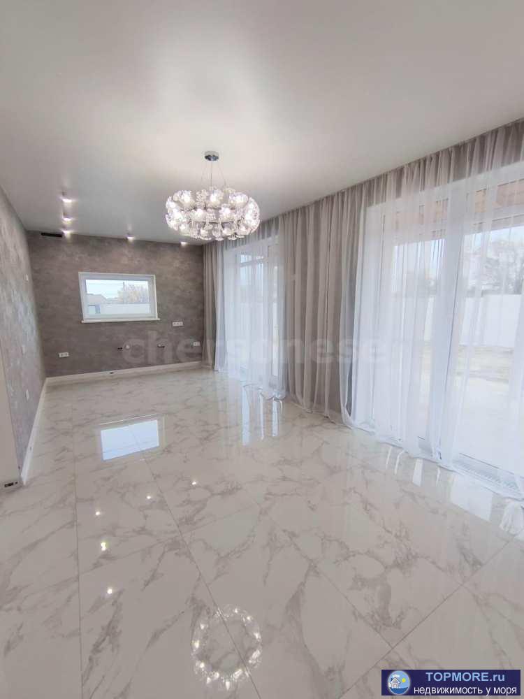 О доме   Современный двухэтажный дом с дизайнерским ремонтом — готов к проживанию без дополнительных вложений. Общая...