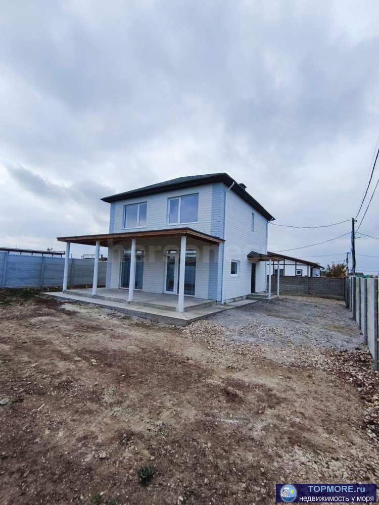 О доме   Современный двухэтажный дом с дизайнерским ремонтом — готов к проживанию без дополнительных вложений. Общая... - 2