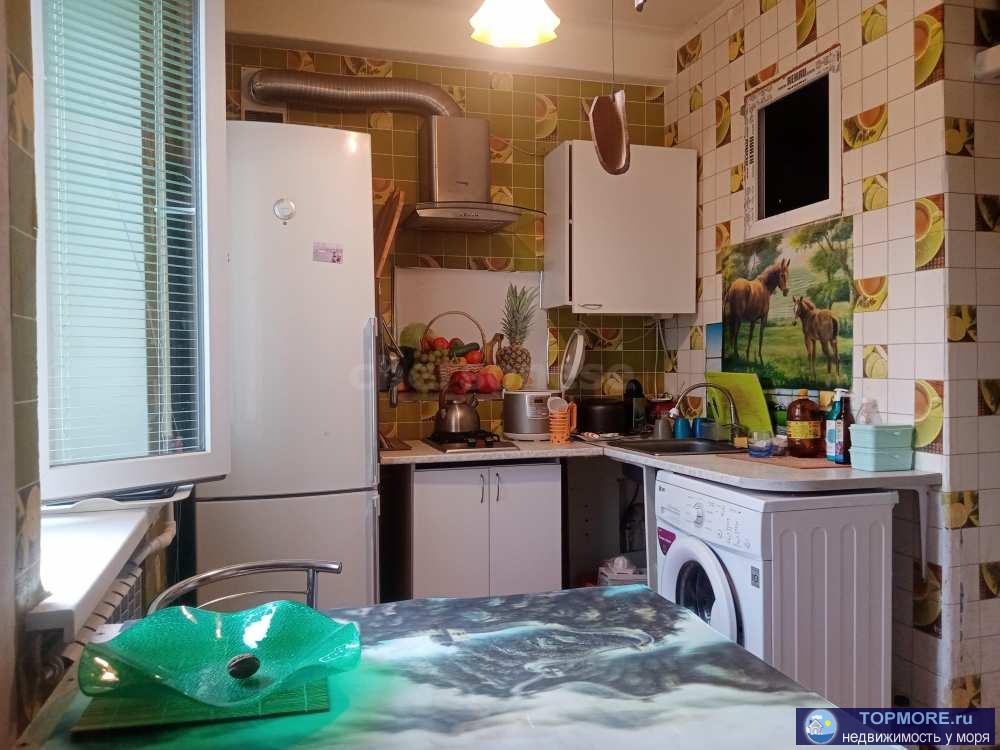 Описание   Уютная 1‑комнатная квартира в блочном доме «брежневской» серии на 2/5 этаже. Тихий зелёный двор, открытая...