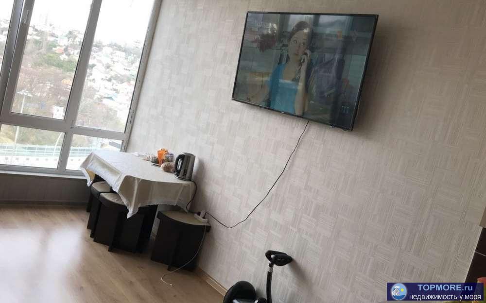 Квартира-студия с панорамным окном в ЖК 'Рио'. Прекрасный вид на город, хороший ремонт, мебель, техника,... - 2