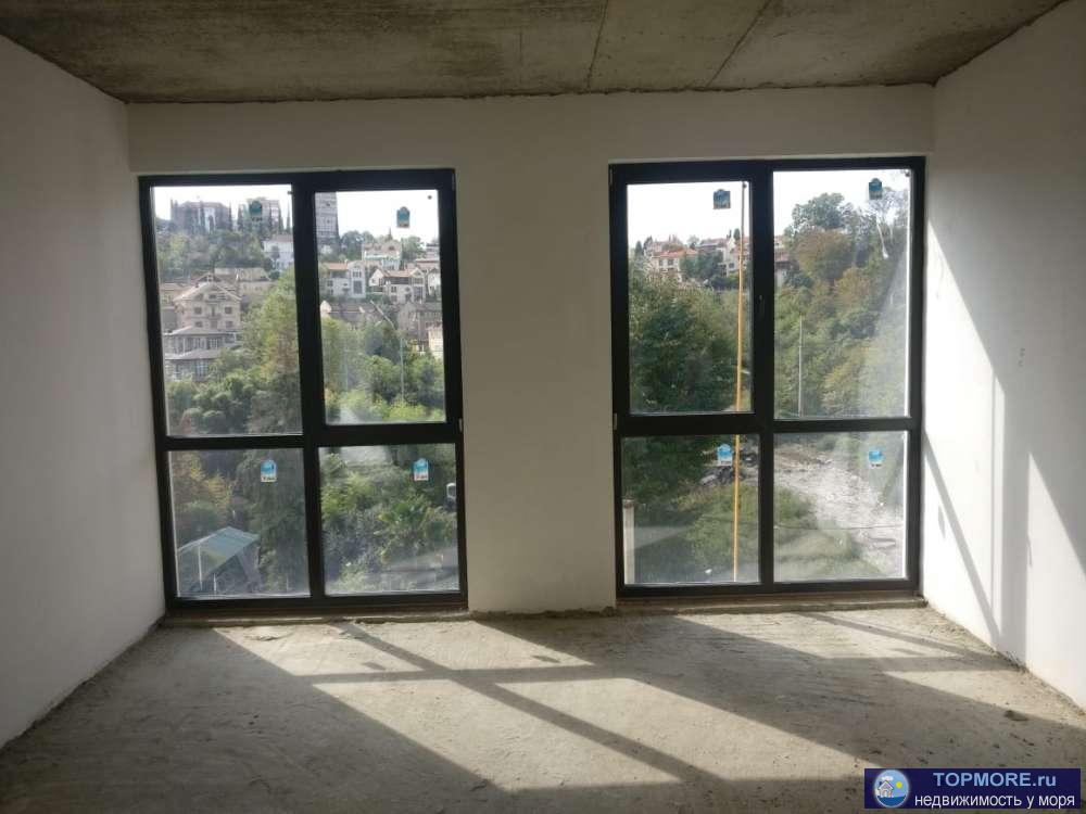 Предлагаю на продажу уютную угловую светлую квартиру с тремя  панорамными окнами и балконом. Уже выполнена чистовая... - 1