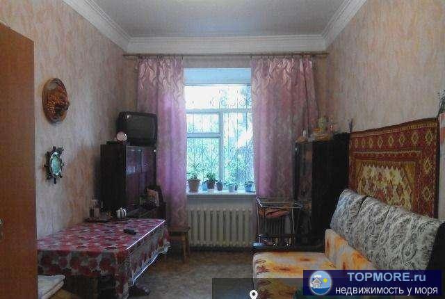 Продается квартира в живописном и чудесном центре Севастополя рядом с площадью Суворова.  Монументальный дом... - 2