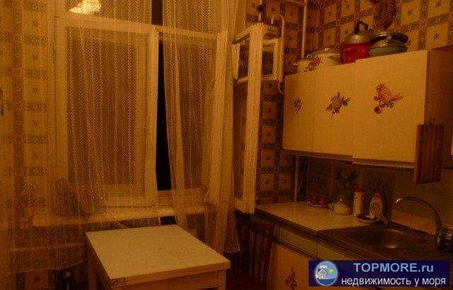 Продаётся трёхкомнатная комнатную квартира в 'тихом' центре Севастополя, расположенная на 3-м этаже 4х-этажного дома... - 1