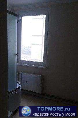 Продается уютную светлую 2-комнатную квартиру с окнами на обе стороны дома. В ванной комнате большое окно. Кухня... - 2