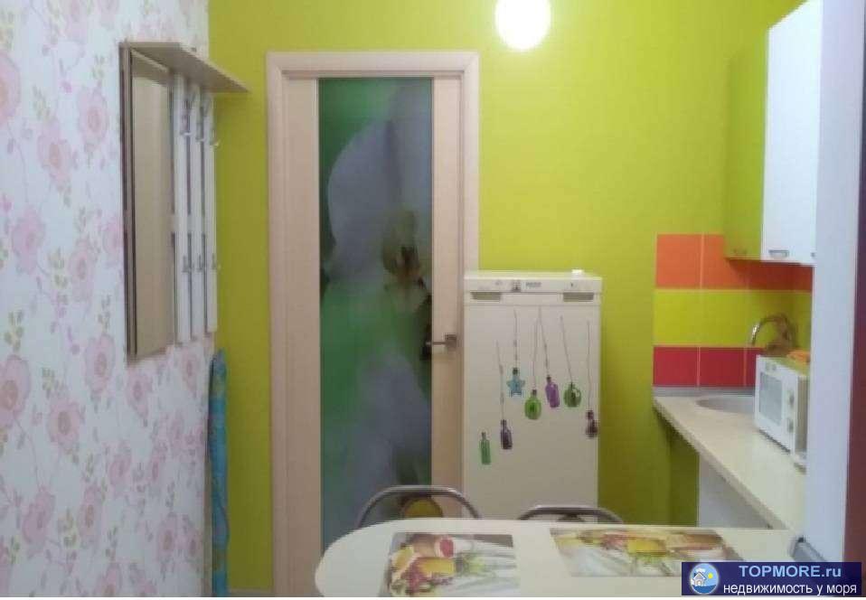 Продаю 1-комнатную квартиру площ. 34 кв. м на 13 этаже 18 этажного мон.го дома. Вся инфраструктура курортного... - 1