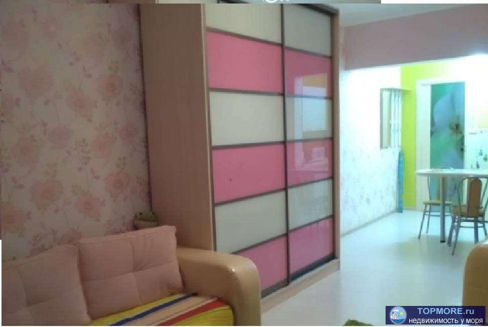 Продаю 1-комнатную квартиру площ. 34 кв. м на 13 этаже 18 этажного мон.го дома. Вся инфраструктура курортного... - 2