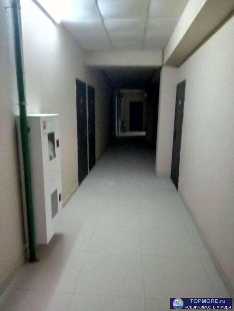 Продам квартиру в доме бизнес класса. Рядом автобусная остановка (маршруты № 110, 153, 155, 147).  Район с развитой... - 2