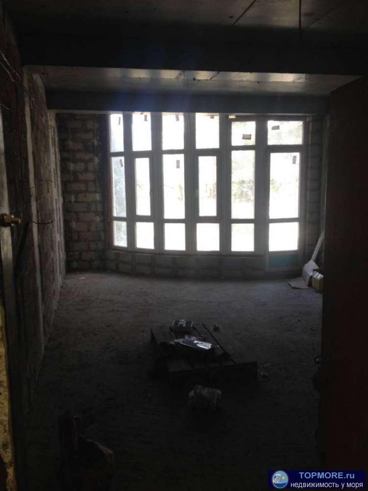 Продаю квартиру с балконом. Предчистовая отделка. Рядом рынок, магазины, отделение Сбербанка, остановка. До моря 20...