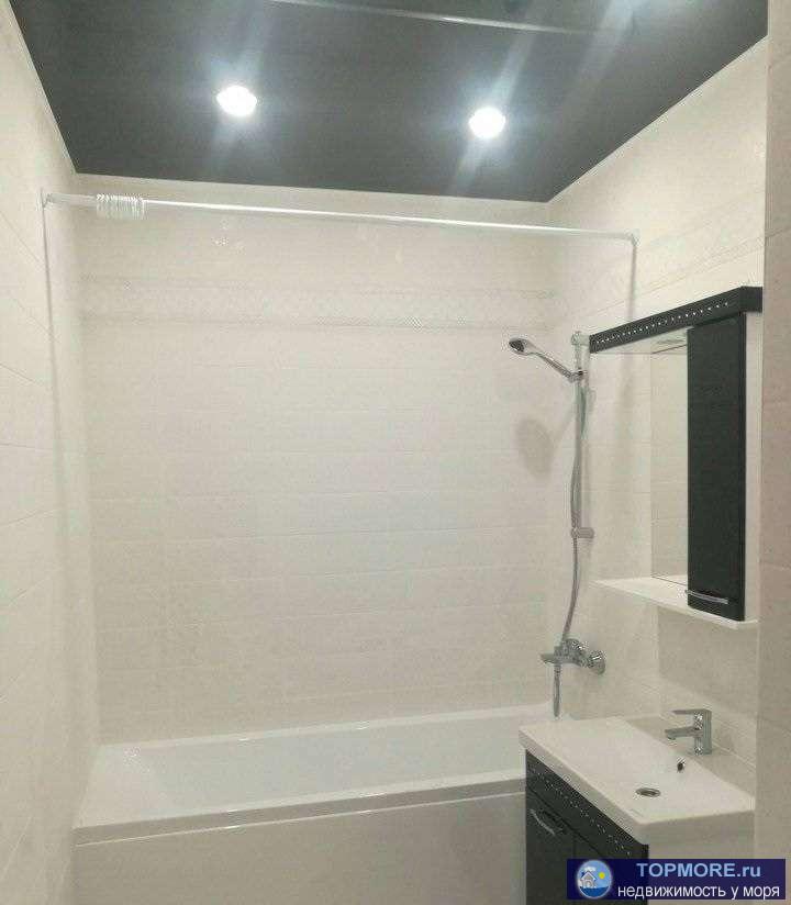 Продам шикарную квартиру в ЖК Белый 58 кв . с дорогим ремонтом и мебелью , потресающим видом на море . Район Бытхи . - 2