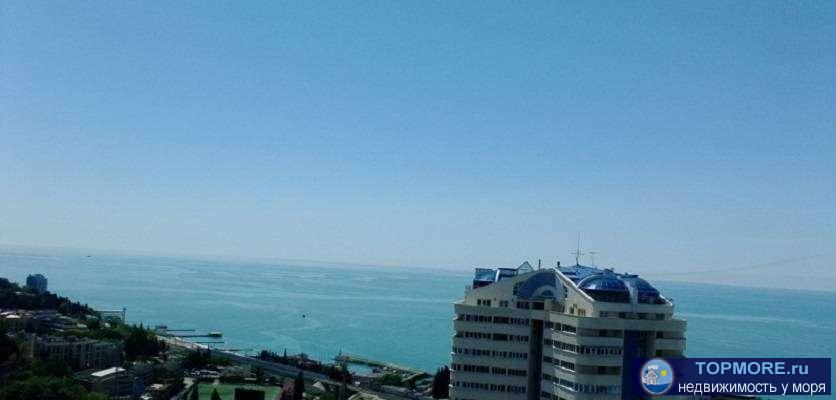 квартира с ремонтом, мебелью и техникой, витражное остекление, 2 скоростных лифта, с балкона вид на море. - 1