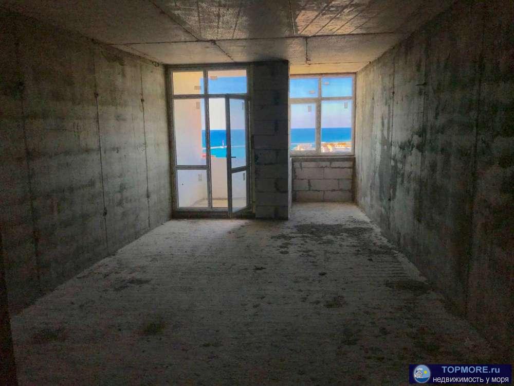Продаю видовую квартиру. Вид на море. Панорамное остекление. Балкон. Черновая - 1