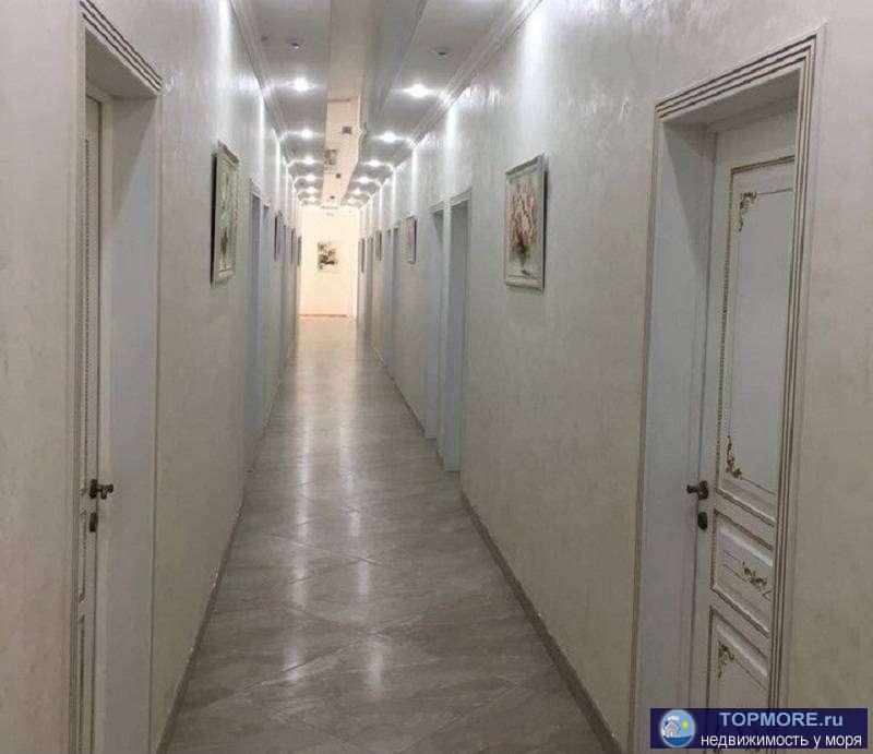 Продаю 1-комнатную квартиру площ. 25 кв. м на 3 этаже 3 этажного мон.го дома. Дизайнерский ремонт, мебель и техника.... - 1