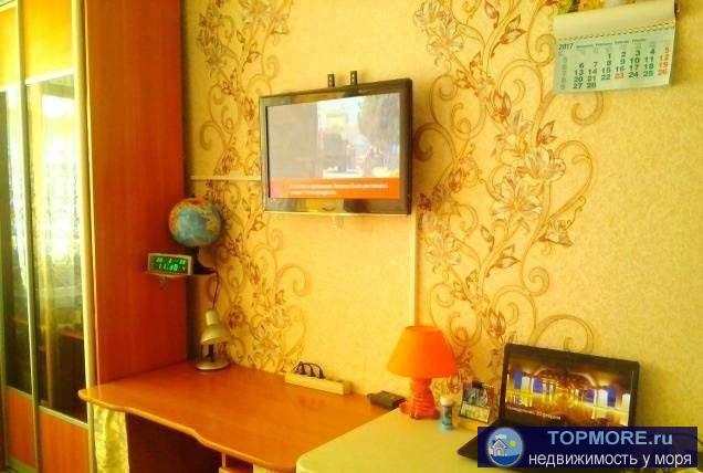 Квартира с лоджией в панельном доме в центре Дагомыса. Рядом с домом д/сад, гимназия, магазины, детские площадки,... - 1