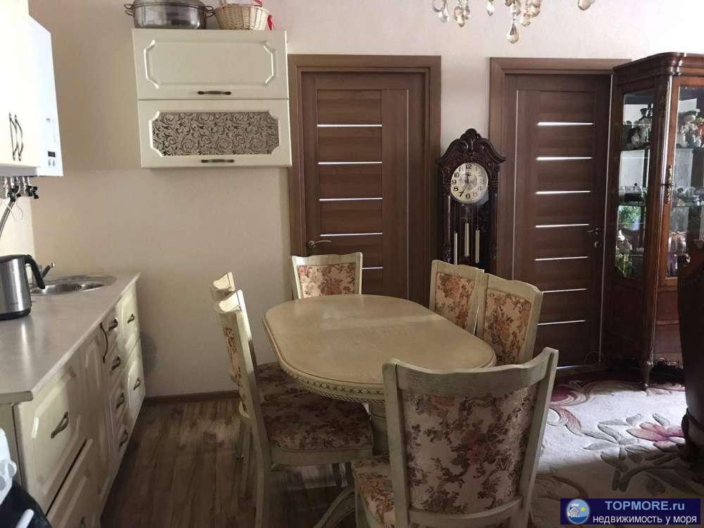 Продам квартиру с ооочень хорошим ремонтом! Спокойный возвышенный район. Рядом остановка, мини-маркеты, в шаговой...