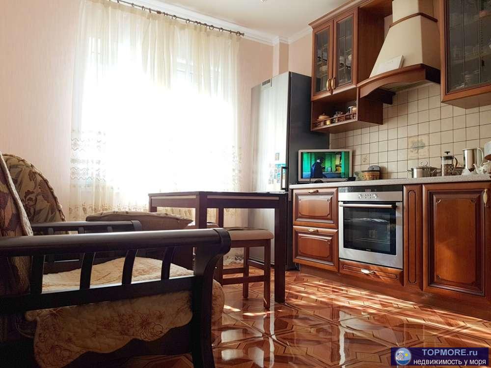 Продается в элитном доме в центре города Анапа двух комнатная квартира общей площадью 71,8 кв.м. Квартира с ремонтом...