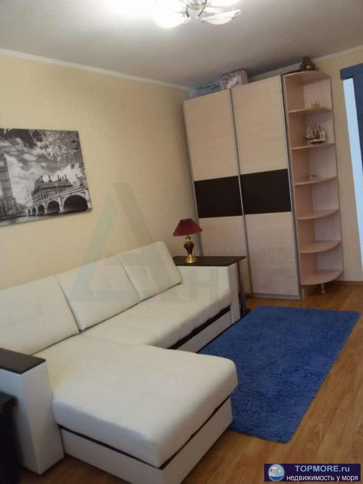 Продается 2 комнатная квартира в центре Лазаревской. Просторная , светлая и уютная со свежим косметическим ремонтом,...