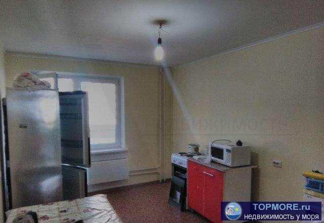 Продается квартира в Лазаревской. Общая площадь 64м2, комнаты изолироанные светлые , есть 2 балкона. Мебель и техника... - 2