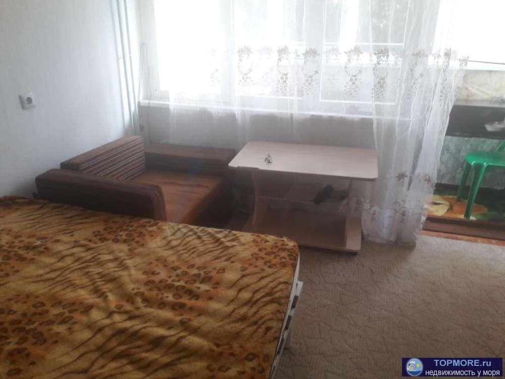 Продается комната в общежитии в Лазаревской на самой тихой и спокойной улице. Комната светлая с косметическим... - 1