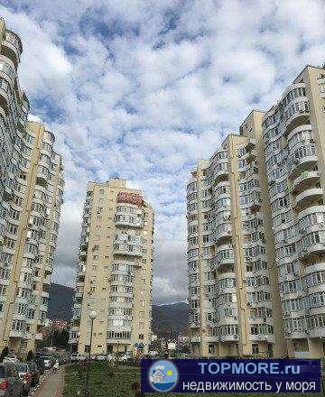 Продажа / Квартиры, Сочи, Тормахова улица, 5 700 000 р. Продается 2-х комнатная квартира в ЖК ' Корал Хаус'.Общая площадь с балконами 90,1 кв.м. Две лоджии и большой балкон....