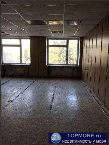 Коммерческая / Продажа / Офисы, Симферополь, Кубанская улица, 12 000 р. Сдается помещение свободного назначения. Удобное расположение - промзона на въезде со стороны г. Феодосии. Под любой...