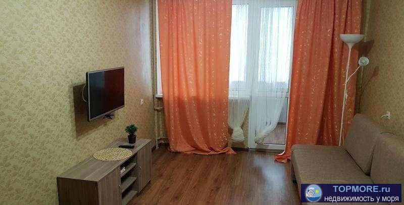 Сдаётся на длительный срок двухкомнатная квартира в Камышовой Бухте в районе ТЦ 'Апельсин:' Квартира после ремонта с... - 1
