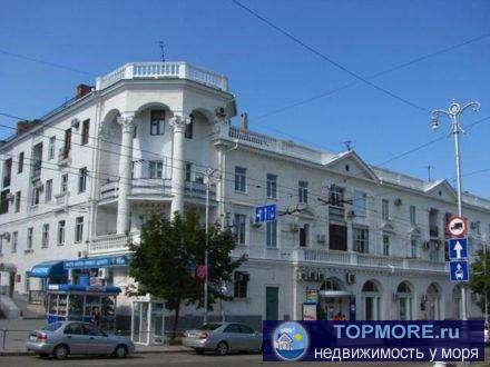Продается отличная квартира в самом центре города Севастополя на Ленина 50.  ' Сталинка'.  В квартире дорогой и...