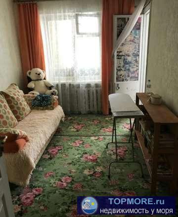Теплая, просторная трехкомнатная квартира в доме из альминского камня, в одном из лучших районов Евпатории. Квартира...