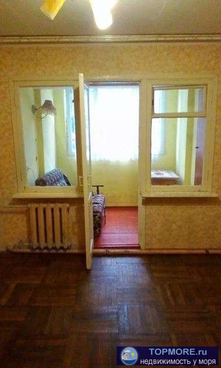 Номер объекта: 37092 Продается 3-х комнатная квартира в поселке Лазаревском, 1-й этаж 5-ти этажного дома, не угловая,...