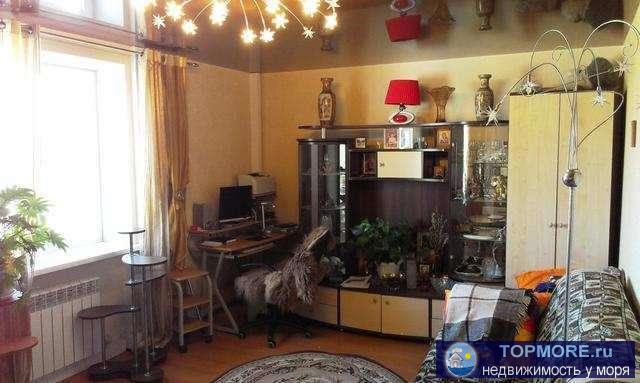 г Феодосия, ул Свиридовых, 2 ком. квартира, 55 кв. м.Квартира находится на 4-ом этаже 5-ти этаж. дома.Квартира с...