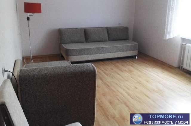 2 ком. квартира на 2 / 6 эт, в доме 2007 г. постройки. Площадь -56,6 м.кв.,(комнаты-18,6+15,6, кухня -9) ванна и...