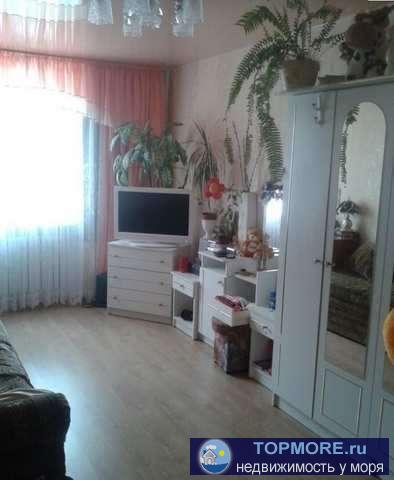 Продается 3 комнатная квартира с мебелью. Коридор кухня пол в кафеле, в комнатах пол ламинат, натяжные потолки.